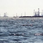 Les champs de pétrole de Neft Daşları : première exploitation offshore de l’histoire (photo Wikimedia)